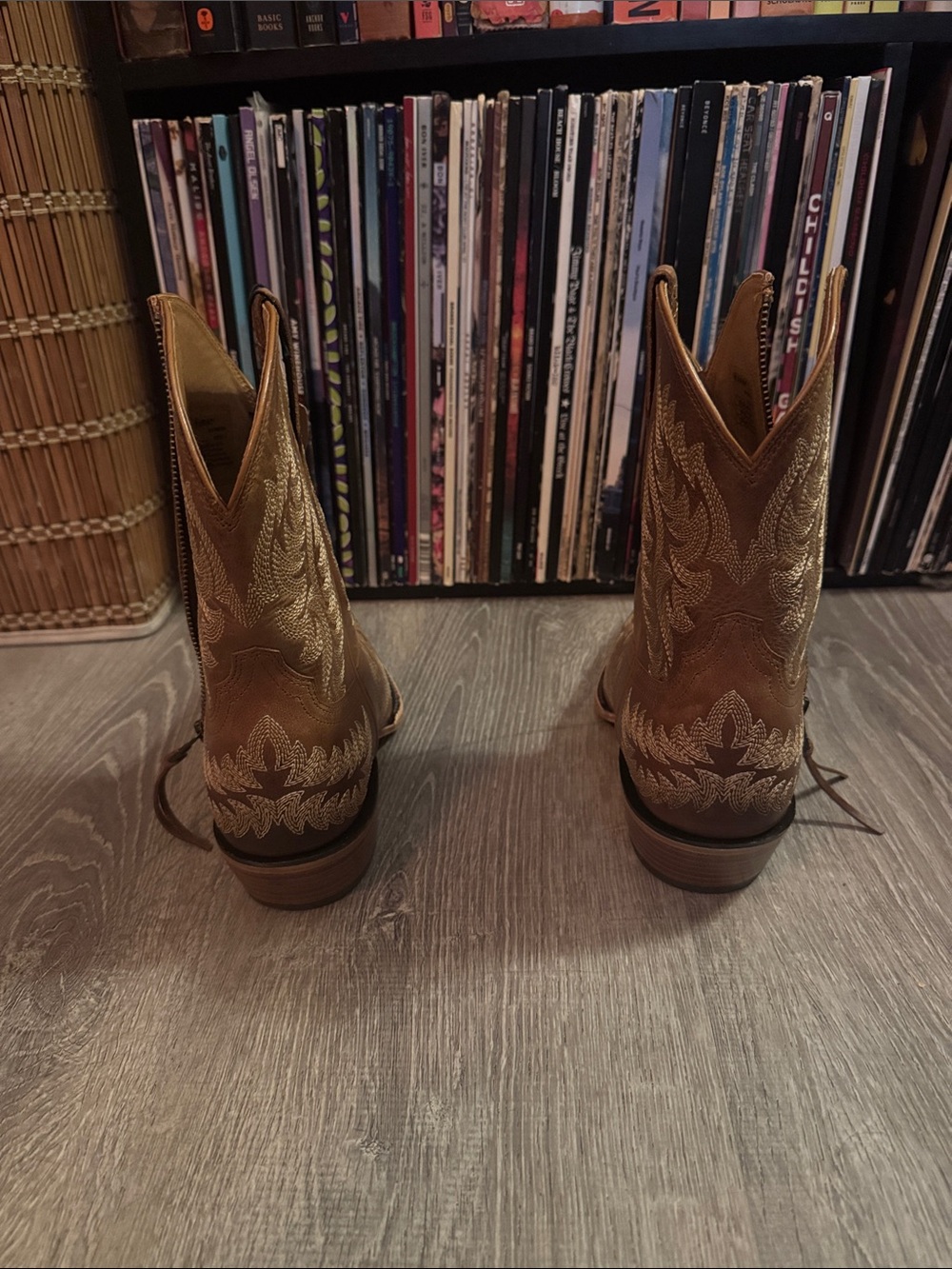 Genuine Ariat Western Cowboy Boots: Brown Leather Embroidery Women's 9.5 - NWT - Picture 3 of 8